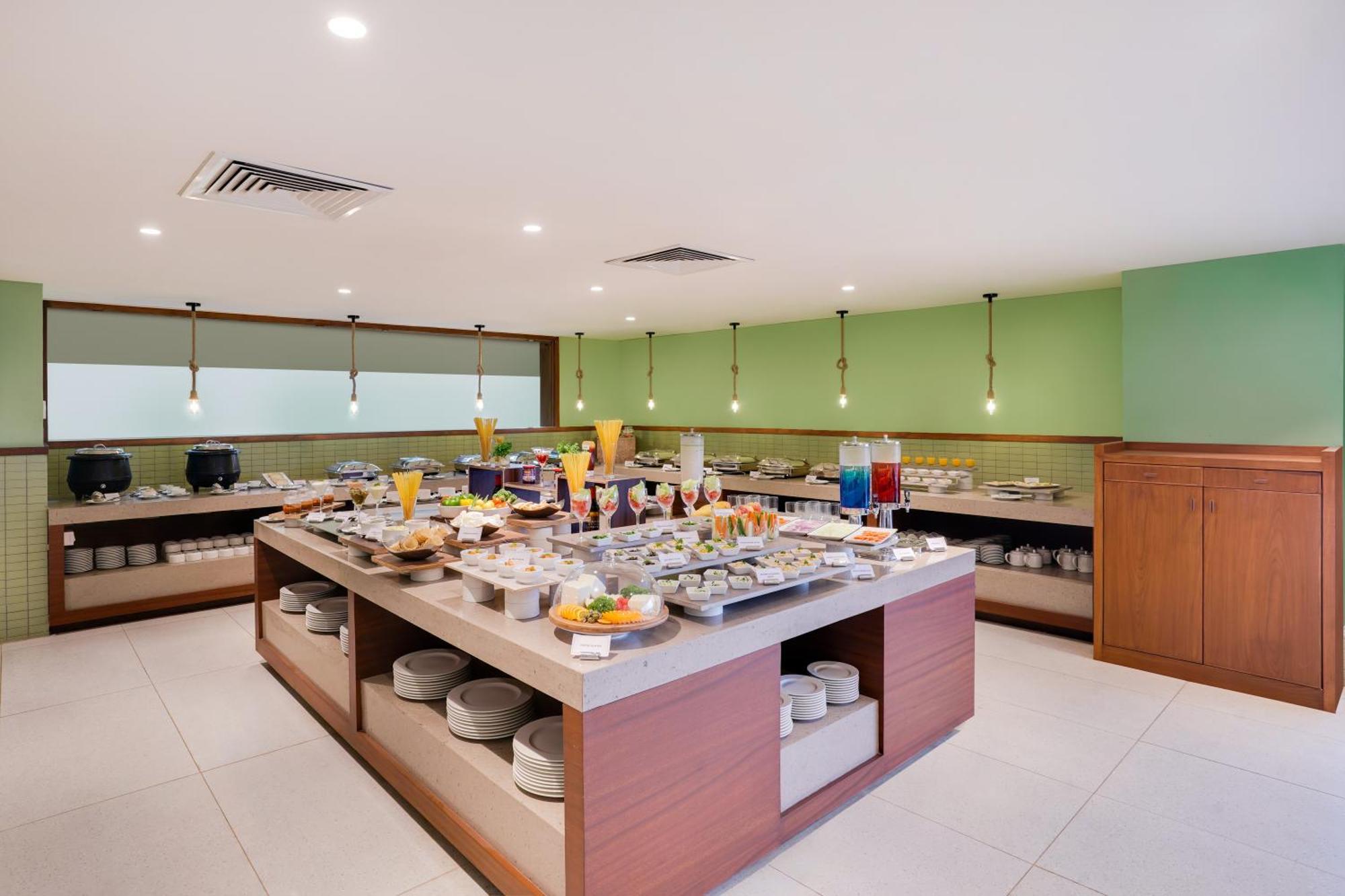 Lemon Tree Hotel, Раджкот Экстерьер фото